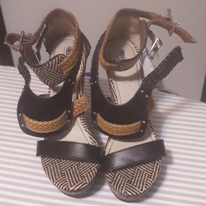 Mossimo tribal wedge sandals gently used